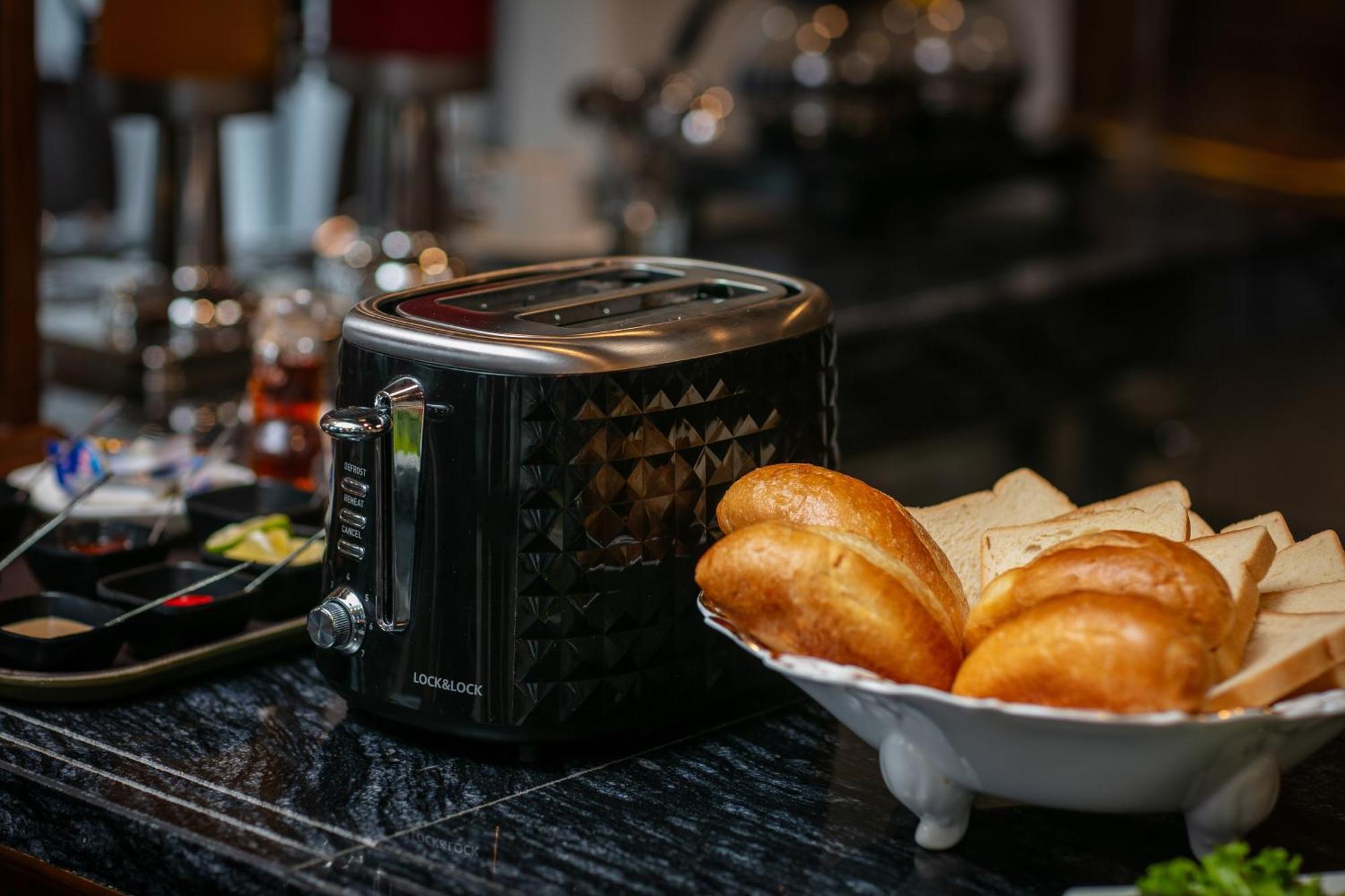 Trangtrang Luxury Hotel Hanoi Bagian luar foto