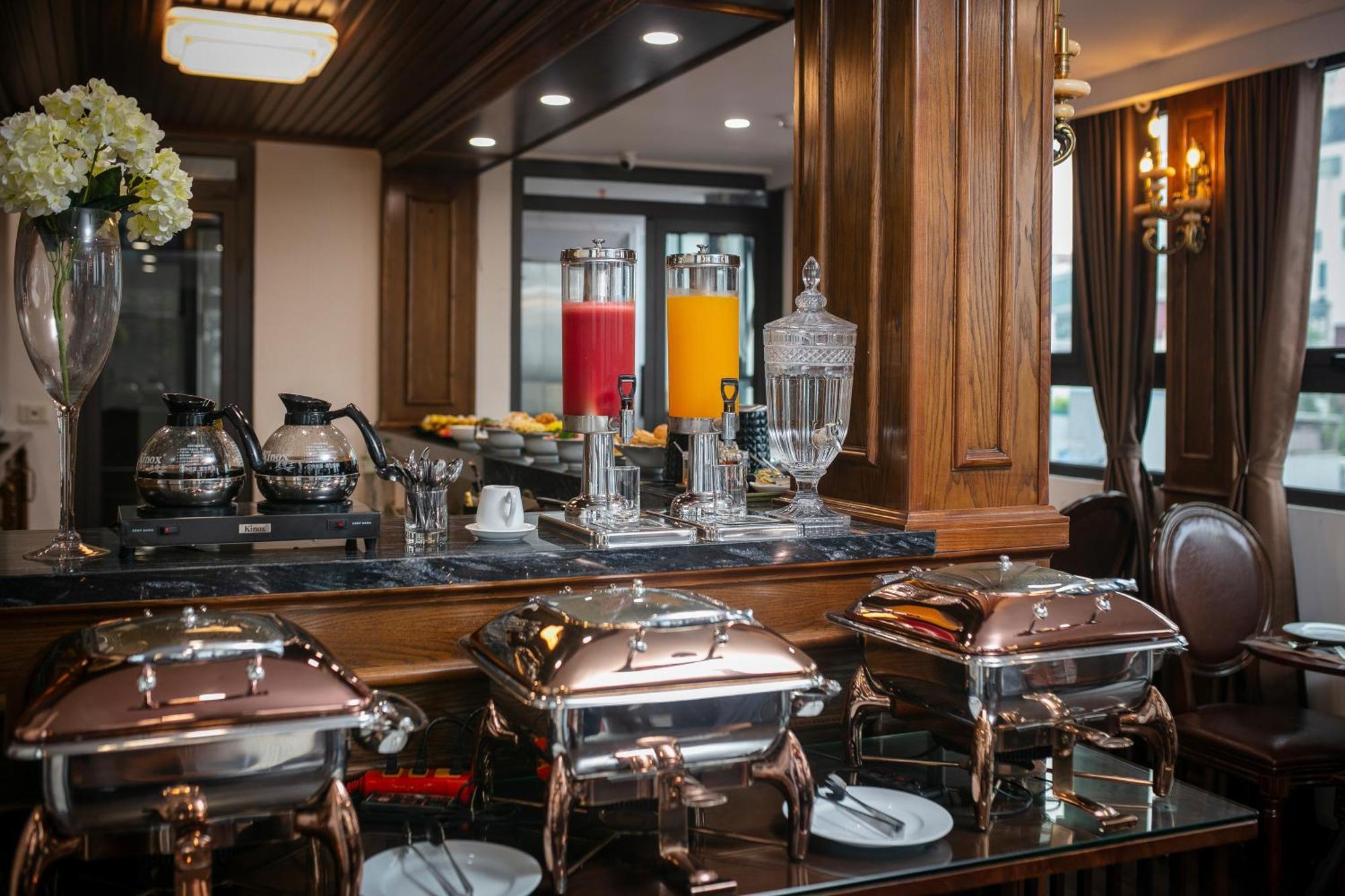 Trangtrang Luxury Hotel Hanoi Bagian luar foto