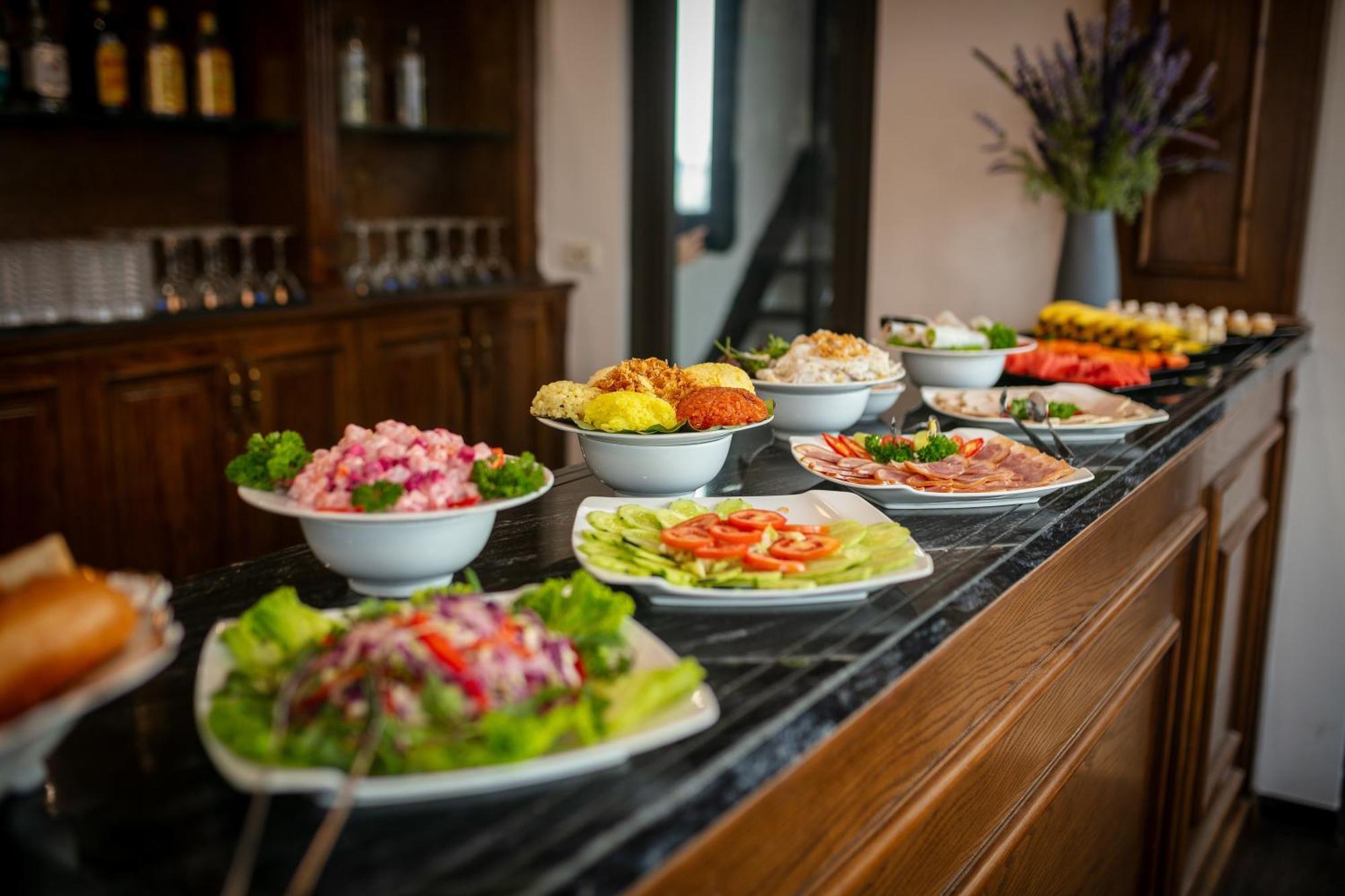 Trangtrang Luxury Hotel Hanoi Bagian luar foto