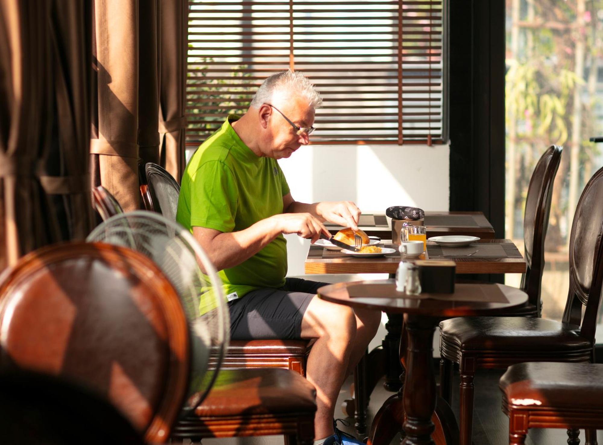 Trangtrang Luxury Hotel Hanoi Bagian luar foto
