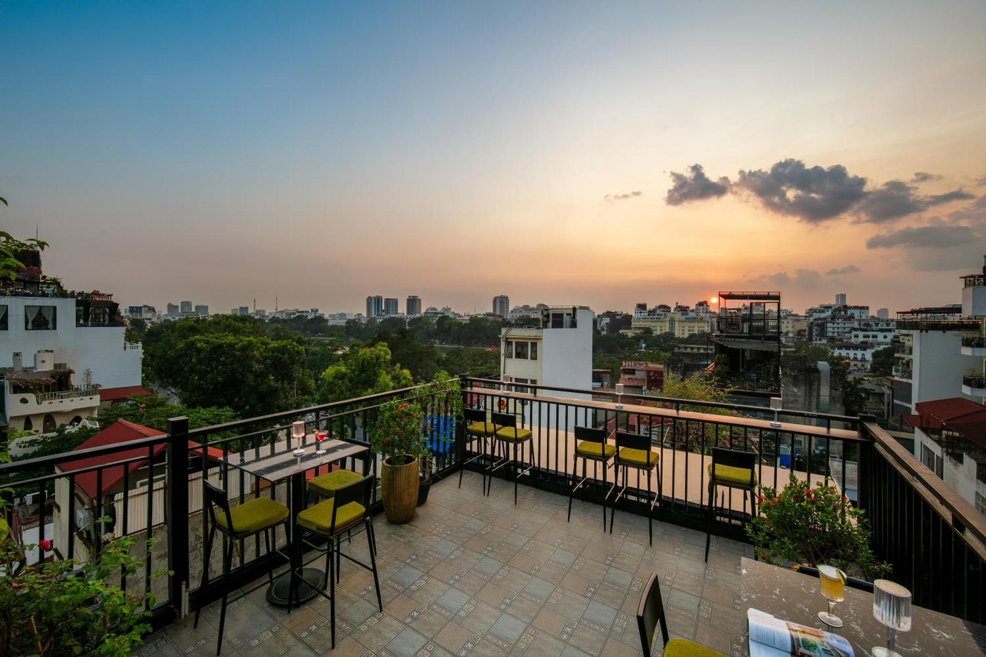 Trangtrang Luxury Hotel Hanoi Bagian luar foto